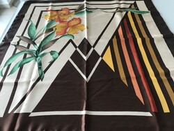 Elegant vintage scarf with huge daffodils, 88 x 85 cm