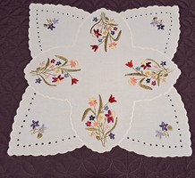 Floral embroidered tablecloth (l4482)