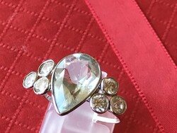 Fehérarany gyűrű akvamarinnal hat nagy moissanite gyémánttal