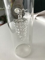 Díszüveg különleges üvegbe fújt szőlő fürttel