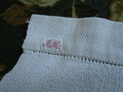 100% thicker, soft, hand-woven towel 82 x 66 cm.