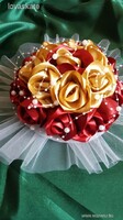 ESKÜVŐ MCS34 - Menyasszonyi csokor bordó és arany szatén rózsából
