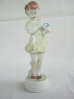 Zsolnay porcelán kislány kezében virággal 14 cm