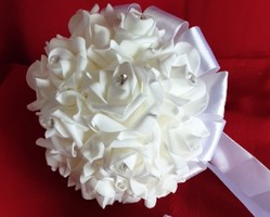 ESKÜVŐ MCS01 - 20x25cm-es Menyasszonyi csokor fehér habrózsákból