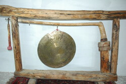 Gong, állvánnyal