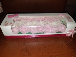 Valentin napi virágbox fehér rózsaszín