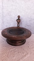Old metal/red copper ashtray with a boy figure, core: 11.5 cm, outer diameter 14.5 cm, inner diameter 7.5