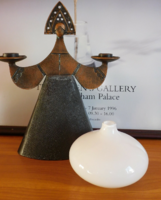 Blown milk glass ufo vase 10 cm