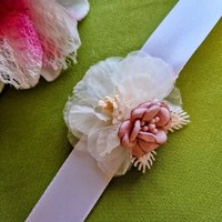 Wedding csd39b - wrist decoration made of powder pink and ecru flowers for children