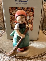 Hummel Goebel jelzett porcelán " Little Sweeper" figura eredeti dobozában