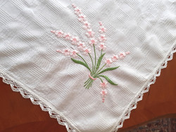 Embroidered tablecloth with a lace edge. 74X80 cm