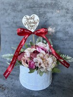 Valentin napi virágbox, ajándékdoboz selyemvirágból