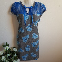 New, approx. M custom-made midi dress with flower pattern and lace decoration
