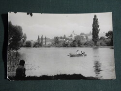 Képeslap, Abaliget  falu látképe a csónakázó tóval