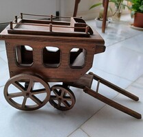 Régi postakocsi/hintó-modell, makett, kézműves munka fából