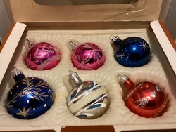 Régi üveg gömbök karácsonyfadíszek dobozukban