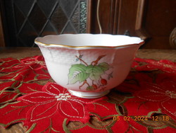 Bowl with herend rosehip pattern