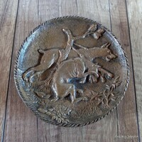 Régi bronz tálka vadászkutyákkal