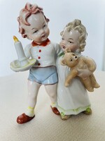 Német figurális porcelán gyermekpár macival és gyertyával