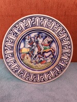 Festett-mázas kerámia fali tányér, plasztikus csata jelenet ábrázolással, Gerz Germany' jelöléssel.
