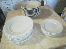 Pecsétes Zsolnai retro  fehér tányérok