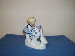Lippelsdorf is rare! Little girl afraid of geese. Porcelain biscuit with markings, flawless, 12x13 cm