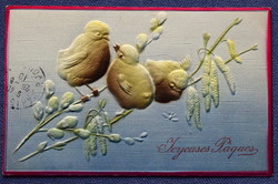 Antik dombornyomott Húsvéti  üdvözlő képeslap - csibék , barka és mogyoró ág  1910ből