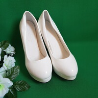 Új, 37-es platformos fehér menyasszonyi, alkalmi magassarkú cipő, lakkcipő