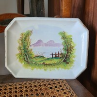 Porcelain offering with a landscape pattern