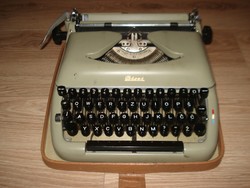 Eladó 1 db régi Biser írógép 1968