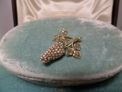 Antique gold bunch of grapes pendant with diamonds 18k