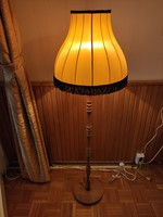 Retro álló lámpa hangulatos meleg fényt árasztó rojtos ernyővel Gönczi "Maxi" fotóművész hagyatékábó