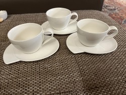 Snow-white cappuccino cup sets with special bottoms.