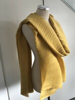 Huge comma' brand scarf in sunny yellow, 250 x 75 cm