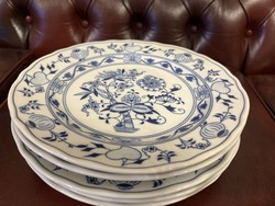 5 pieces bohemia original zwiebelmuster onion pattern flat plate in perfect condition.