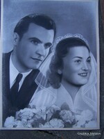 Young couple - old photo framed on 40 x 31 cm cardboard. In very nice condition