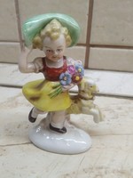 Zöld kalapos kislány játékával szobor! Antik,porcelán szobor, alján jelzett, számozott  eladó!