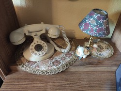 Működő csontszínű vintage tárcsás telefon