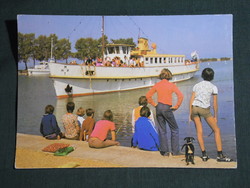 Képeslap, Balaton Fonyód kikötő móló részlet gyerekekkel, Jókai motoros sétahajó