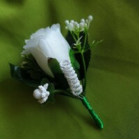 Esküvői bokréta, kitűző BOK16 - Fehér selyem rózsából