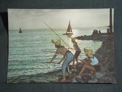 Képeslap, Balaton part, móló, kikötő részlet, horgászó lányokkal, vitorlás hajó