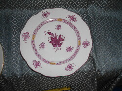 A plate with Herend's Aponi pattern