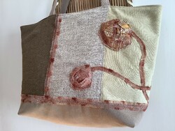 “Egyetlen darabos” kollekcióból…bélelt szövet táska, egyedi csipkés applikációval, belső zsebekkel