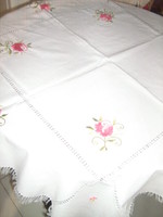 Azure-fringed tablecloth embroidered with beautiful red rose handmade gradient yarn