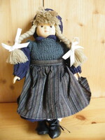 Régi porcelánfejű, (porcelán kéz és lábfej) baba 25cm