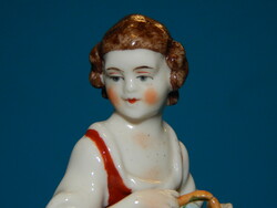 Nápoly, 1800-as évek csipkeruhás porcelán figura, csipke hibákkal