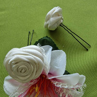 Wedding had136 - 3 pcs approx. 35mm off-white satin rose hairpin