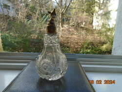 Antik fazettált parfűmös üveg rátéttes dombor rozettákkal aranyozott szerelékkel