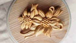French hairpin with carved wooden hairpin pattern