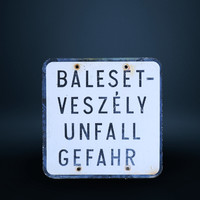 Danger of accidents - unfall gefahr - warning sign